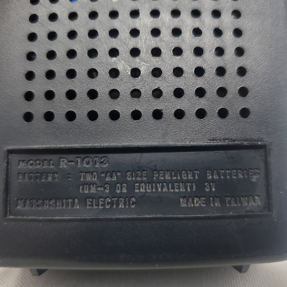 Vintage Panasonic AM Radio Portable Handheld Model R-1013 Untested Retro - Picture 3 of 15